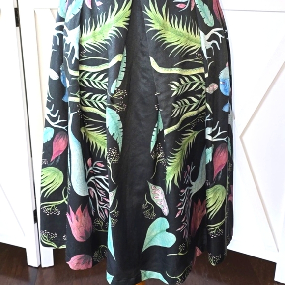 Floral Sleeveless Dress - Black and Green - Picture 4 of 14